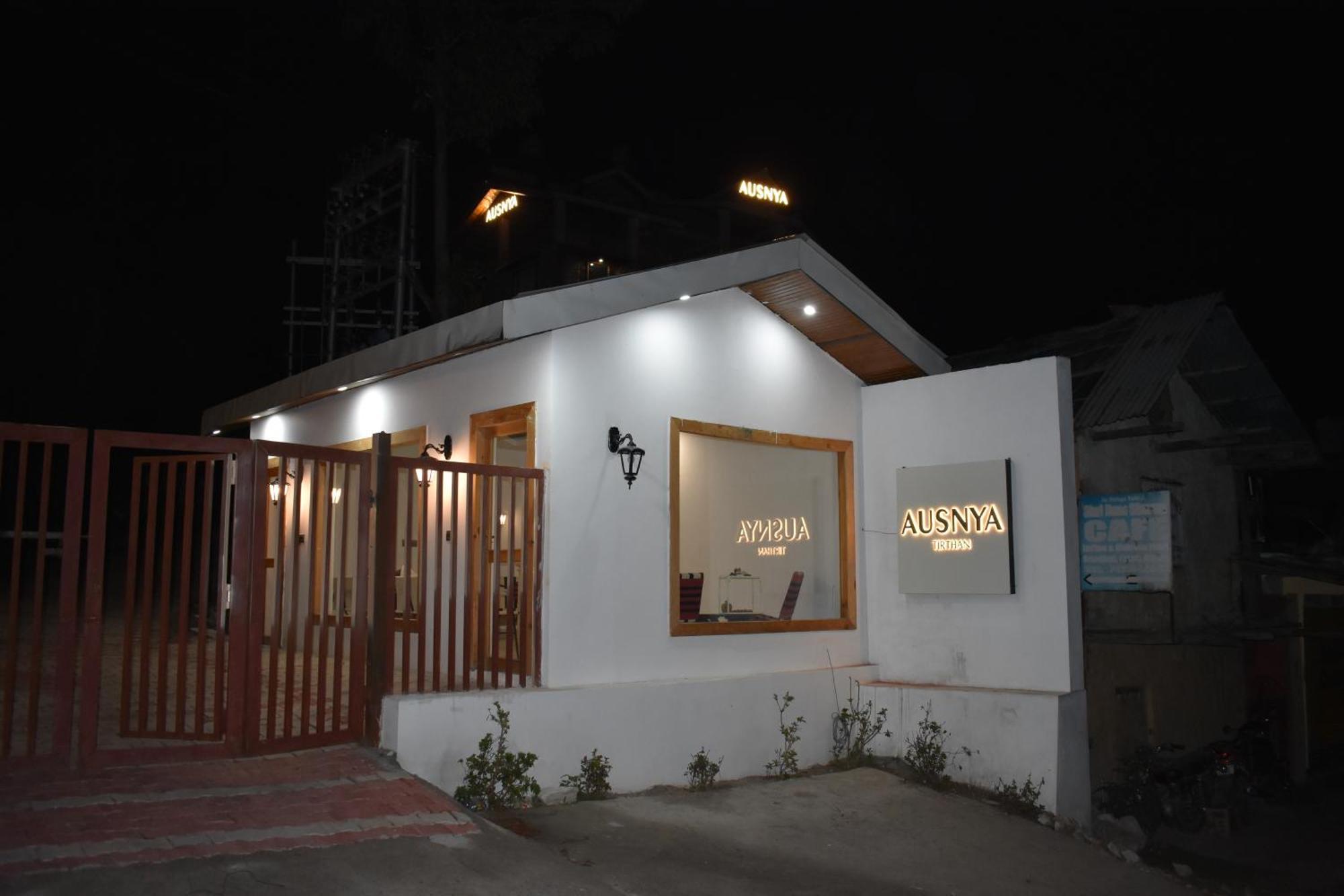 Ausnya Tirthan Banjār Exterior foto